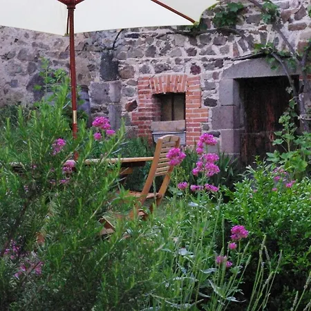 Holiday home Vigneron Nature Montaigut-le-Blanc (Puy-de-Dome)